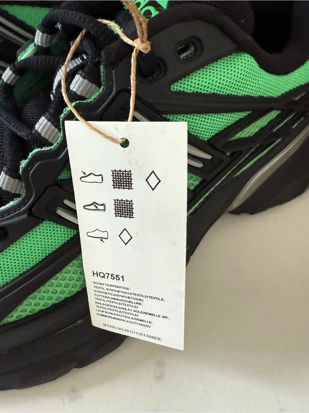 adidas 6.5 mens and 7.5 women's  Black and Green Mesh Athletic Sneakers